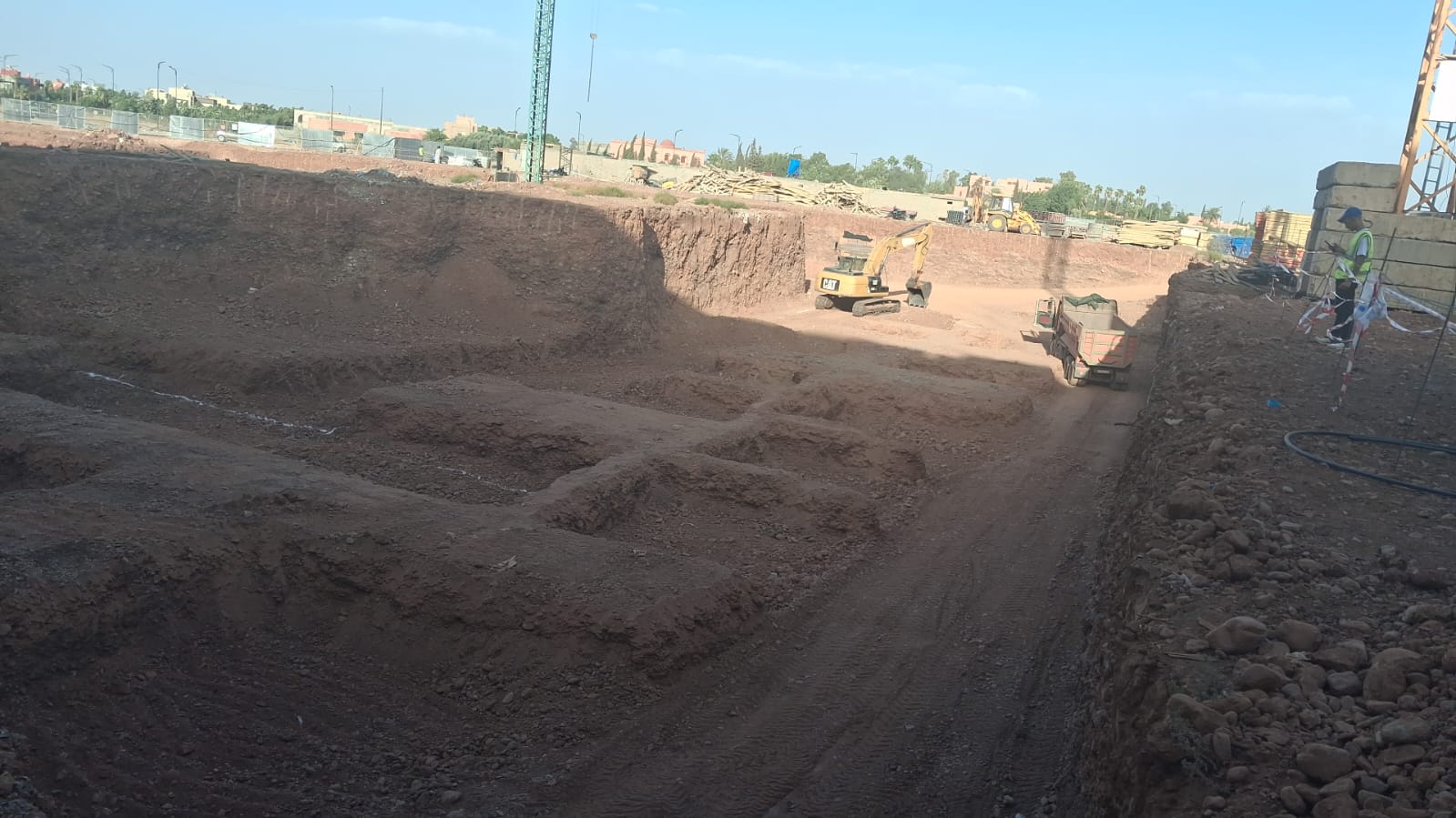 Travaux de terrassement et technicien sur le chantier de Marrakech
